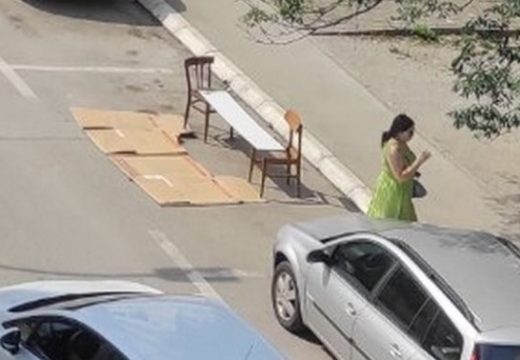 Neobična scena: Evo kako Banjalučani “čuvaju” parking