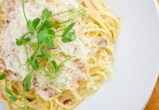 Ukusna i sočna kao iz restorana: Pasta karbonara po italijanskom receptu