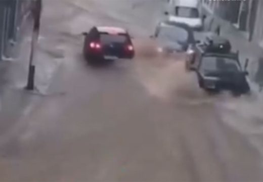 Poplavljene ulice: Stravično nevrijeme pogodilo omiljenu destinaciju Srba! (Video)