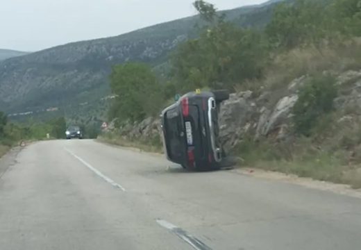 Vozilo se prevrnulo: Novi udes na putevima u Hercegovini