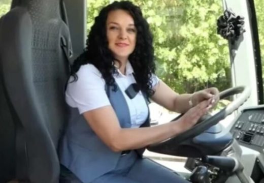 Majka troje djece i baka ostvarila djevojački san: Žena za volanom autobusa u BiH (Video)