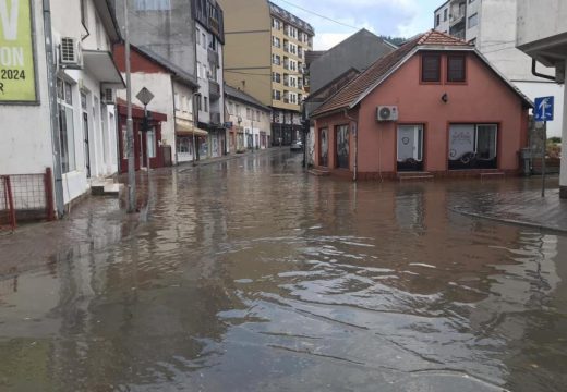 Jako nevrijeme: Ulice Zvornika pod vodom (Foto) (Video)