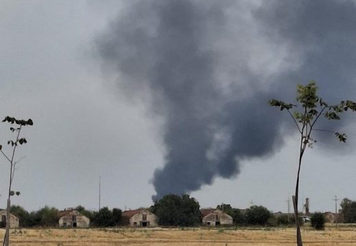 Tri požara u Bijeljini: Na terenu vatrogasne ekipe (Foto/Video)