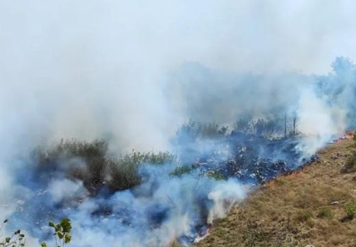 Očekuje se dejstvo helikoptera: Aktivan požar između Gacka i Nevesinja