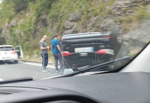 Automobil završio na krovu: Udes na putu između Jablanice i Mostara