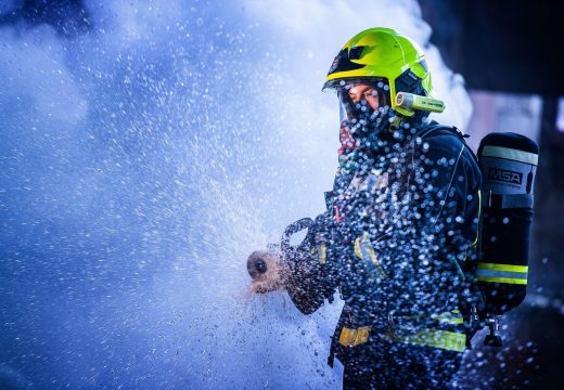 Hrvatska: Velik požar na području Istre, izgorjelo 50 hektara šume, vatru gase i kanaderi