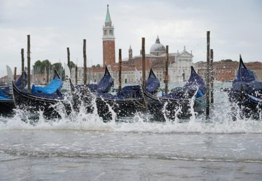 ITALIJA POD VODOM: Proglašeno vanredno stanje zbog poplava, evakuisano 2.500 ljudi