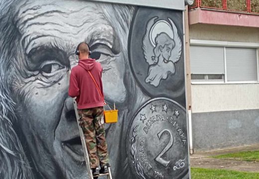 “Dva dinara druže”: Oslikan mural Bore Đorđevića u Doboju (Foto)