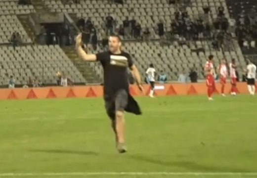 Haos nakon dosuđenog penala za Zvezdu: Navijač Partizana uletio na teren