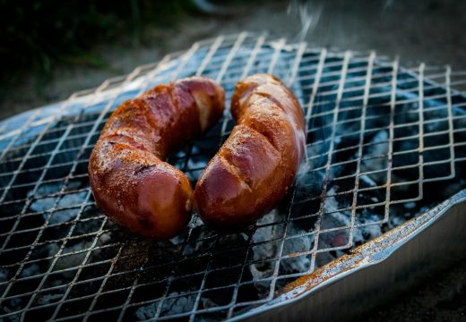 Zbog opasne bakterije povlači se dimljena kobasica: Može biti smrtonosna