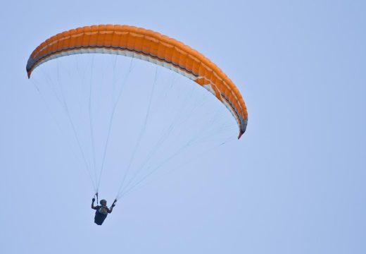 Policija, hitna i spasioci na terenu: U Hrvatskoj se srušio paraglajder, pilot lakše povrijeđen