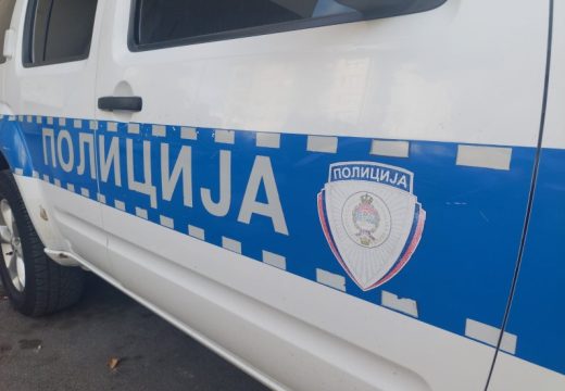 Bratunac: Nožem prijetio komšijama, pa policajca izbo vilama