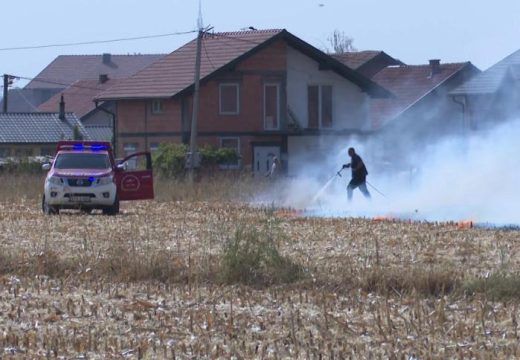 Bijeljina: Požar izbio u naselju Pučile kod Bijeljine (Video)