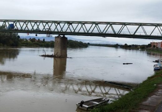 Vodostaj rijeke Save u porastu: Da li je Gradiška ugrožena? (Video)