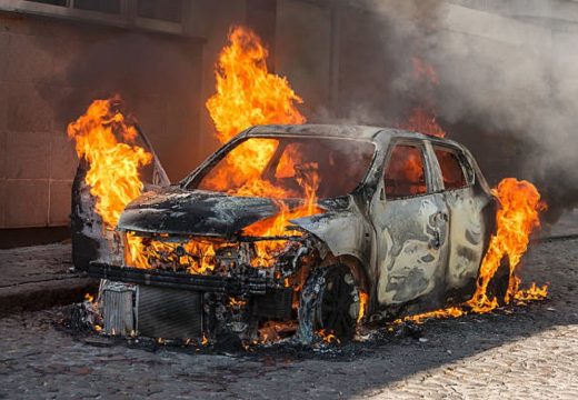 Banjaluka: Nakon prijave krađe luksuzni ”audi” pronađen zapaljen na Saračici