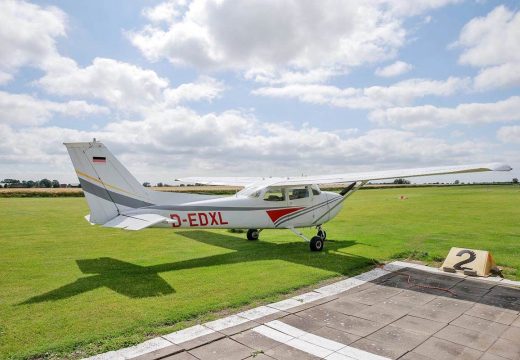 Žena bez letačkog iskustva prizemljila avion: Suprugu pilotu pozlilo, ona izvela čudo