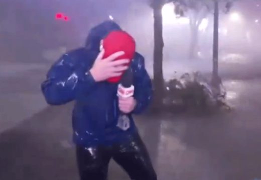 Florida: Uragan oduvao novinara u programu uživo (Video)