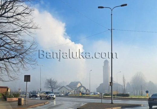 Vozači budite oprezni: Kolovozi mjestimično vlažni, odroni u usjecima