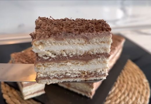 Najbolja keks torta: Pravi se brzinski i bez pečenja (Video)