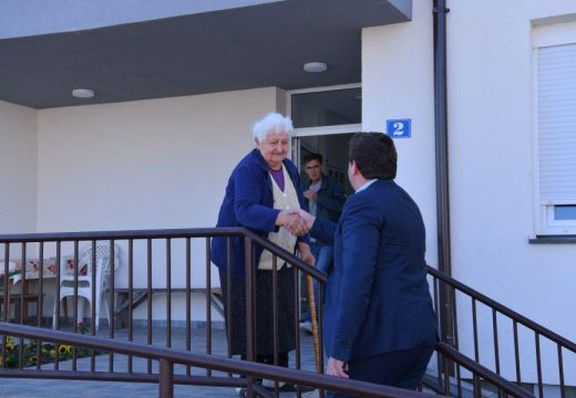 Gradonačelnik Petrović: Izvođač radova da otkloni nedostatke na zgradi socijalnog stanovanja ili Grad aktivira bankarsku garanciju