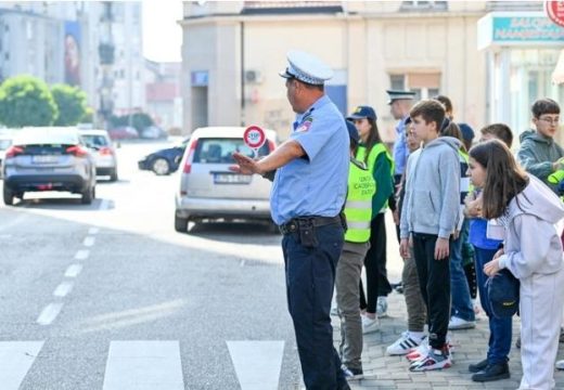 Bijeljina: Bijeljinski policajci obučavali mališane saobraćajnim propisima