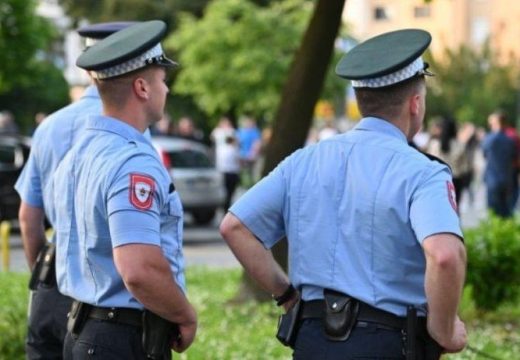 “Počela je da vrišti, prebacila je nogu preko ograde”: Banjalučki policajci spriječili mladu ženu da skoči s mosta