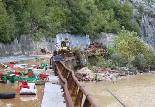 Potrebna oprezna vožnja: Na dionici puta od Konjica prema Jablanici uspostavljen saobraćaj za putnička i teretna vozila