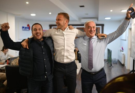 Veliko slavlje u štabu PDP-a: Stanivuković uskoro proglašava pobjedu (Foto)