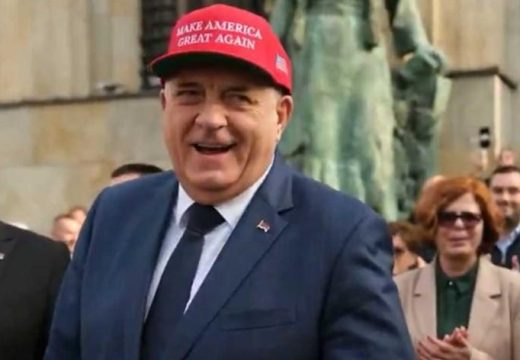 Dodik s Trampovim kačketom: “Ovo je i naša pobjeda” (Video)