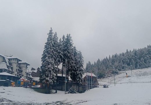 Snijeg pao i na Jahorini : Olimpijska planina se “probudila u bijelom” (Video)