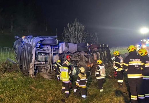 Težak udes u Austriji: Prevrnuo se kamion vozača iz BiH, prevozio opasne materije (Foto)