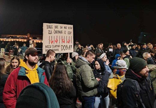 Opet protesti u Novom Sadu: Most blokiran, traže se ostavke Vučevića i Đurića (Video)