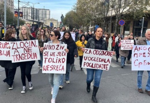Stotine ljudi na ulici: Protesti u Beogradu zbog tragedije u Novom Sadu