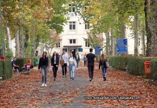 Kasne stipendije studentima: “Ako nemaju novca bolje da ne raspisuju konkurs”