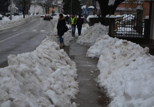 Putevi prohodniji, sa Busije evakuisan Srbo Stjepanović: Obezbjeđen prelaz preko mosta u Mačkovcu (Foto)