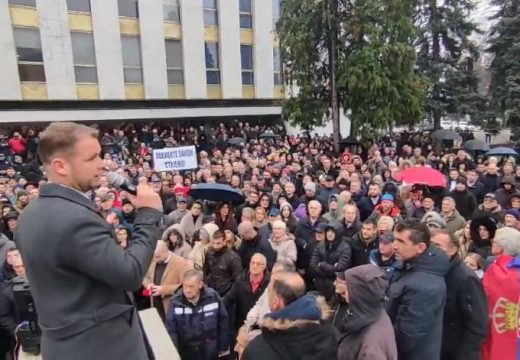 Protest ispred Narodne skupštine RS: “Njima je namjera da uzmu pare od najvećih gradova” (Video)