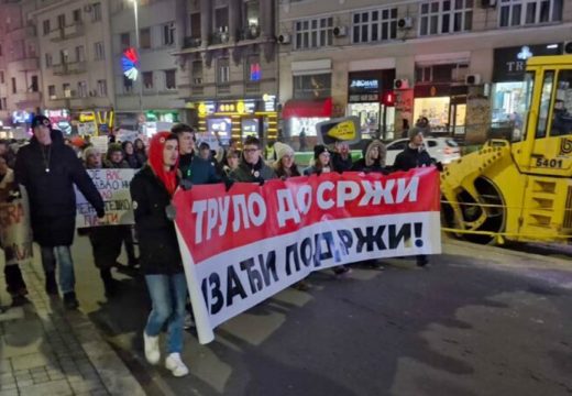 Ispred zgrade RTS-a: Veliki protest u Beogradu