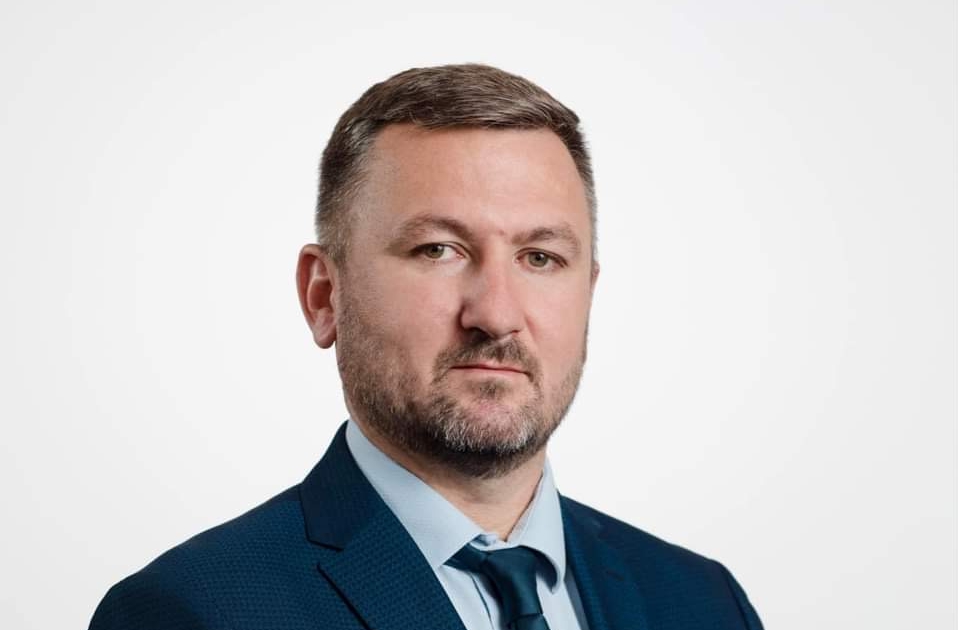 Bijeljina – Ostojić: “Botovi sa društvenih mreža zaposleni u Gradskoj upravi koštaju grad milione maraka”