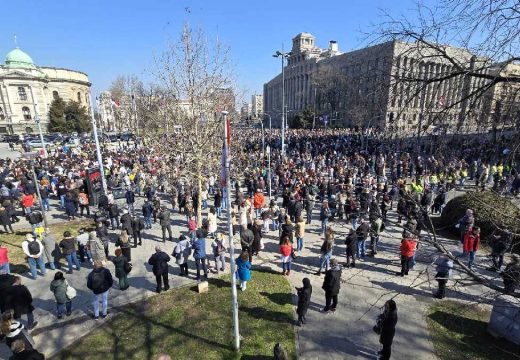 Beograd:Studenti blokirali saobraćaj ispred Skupštine Srbije