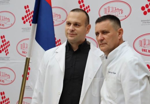 CIK BiH kaznio SNSD: Đajić i Šobot pjevali na “Krajiškim večerima” (Video)