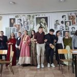 Putovanje kroz „La belle époque“: Maturanti Gimnazije „Filip Višnjić“ oduševili predstavom na francuskom jeziku