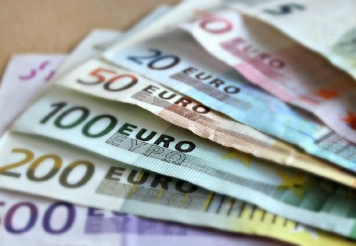 Otkriven na granici: Kamiondžija iz BiH sakrio čak 31.300 evra ispod madraca