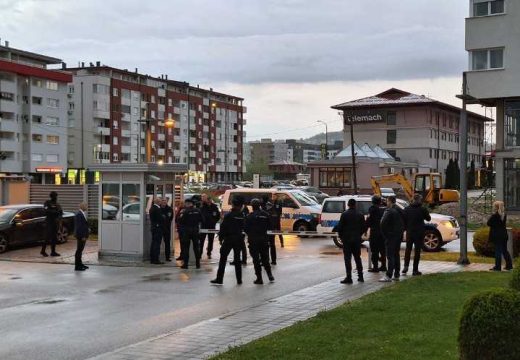 RS: Milorad Dodik i dalje u zgradi Vlade u Lukavici, jake policijske snage ispred zgrade