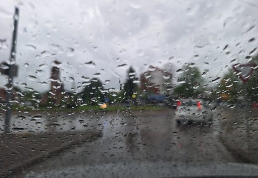 Nigdje bez kišobrana: Danas oblačno sa slabom kišom, na planinama snijeg