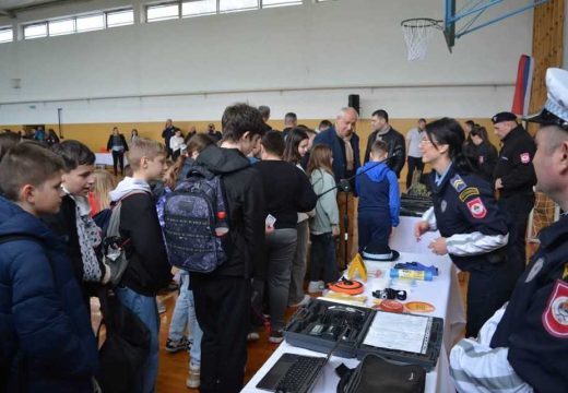 Obilježavanje Dana policije: PU Bijeljina organizovala Dan otvorenih vrata u Loparama (Foto)