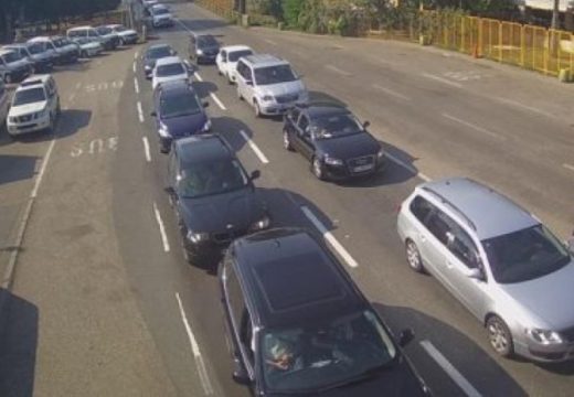 “Miris” praznika već se osjeća u saobraćaju: Gužve na više graničnih prelaza u BiH