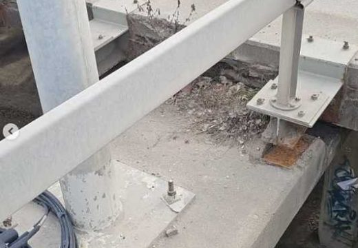 Obustavljen saobraćaj: Pukao betonski nosač na mostu u Novom Sadu (Foto)