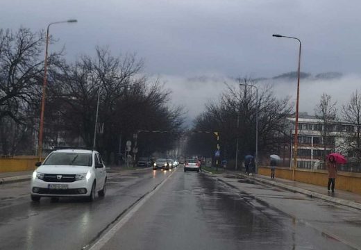 Savjetuje se opreznija vožnja: Kolovozi mokri i klizavi, odroni na ovim dionicama
