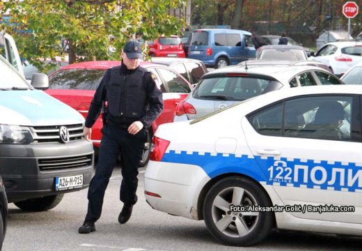 Vozilom upravljao pod uticajem droge: Policajci kontrolisali BMW, pa pronašli kokain