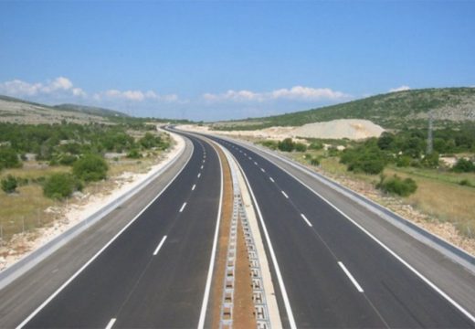 AMS RS: Nesmetano odvijanje saobraćaja na većini puteva